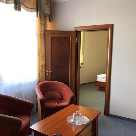 Готель Леон Novohrad-Volînskîi Exterior foto