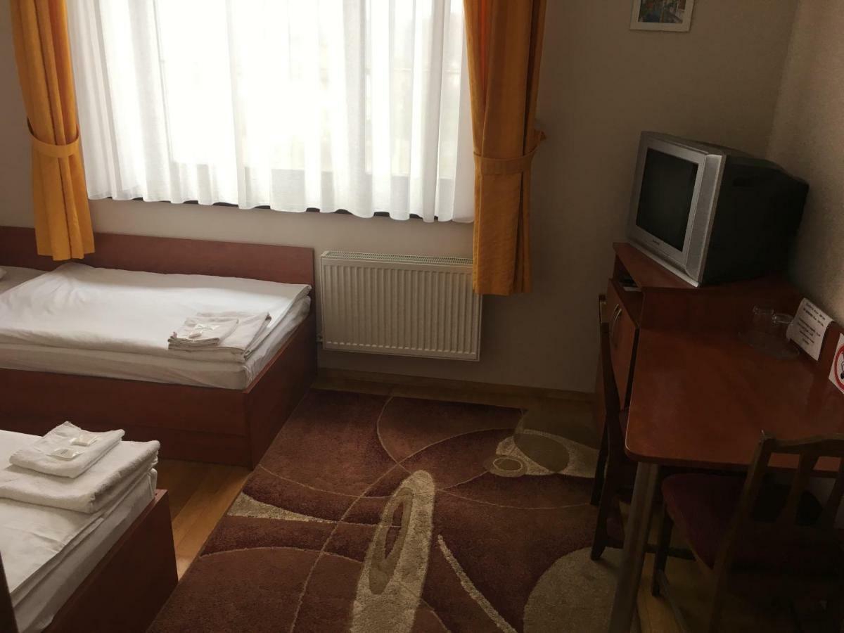 Готель Леон Novohrad-Volînskîi Exterior foto